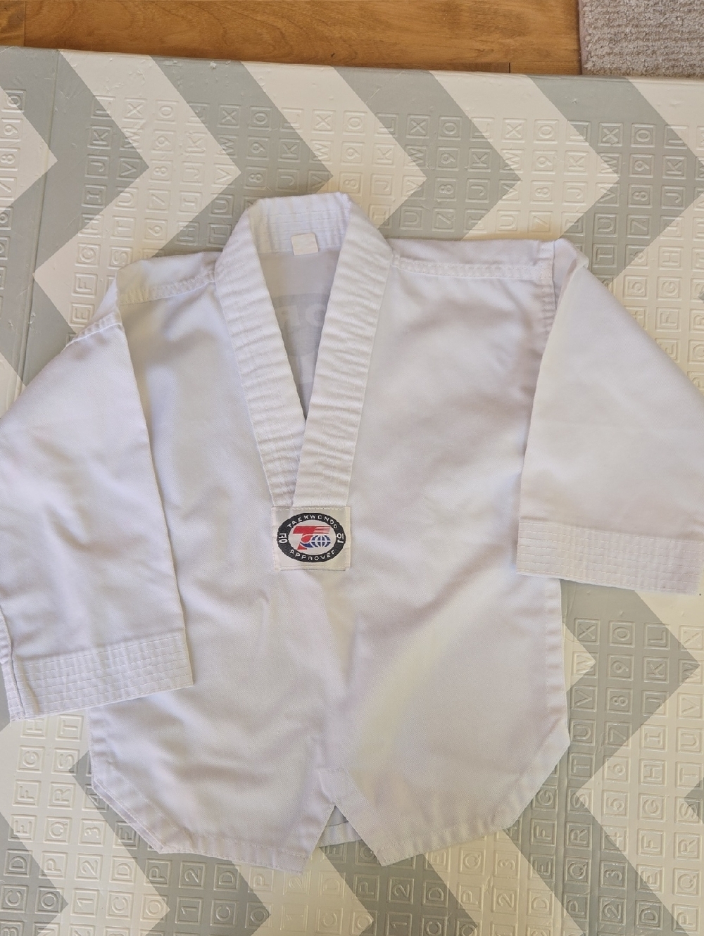 White Martial Arts Dobok Top with Center Patch Size 000